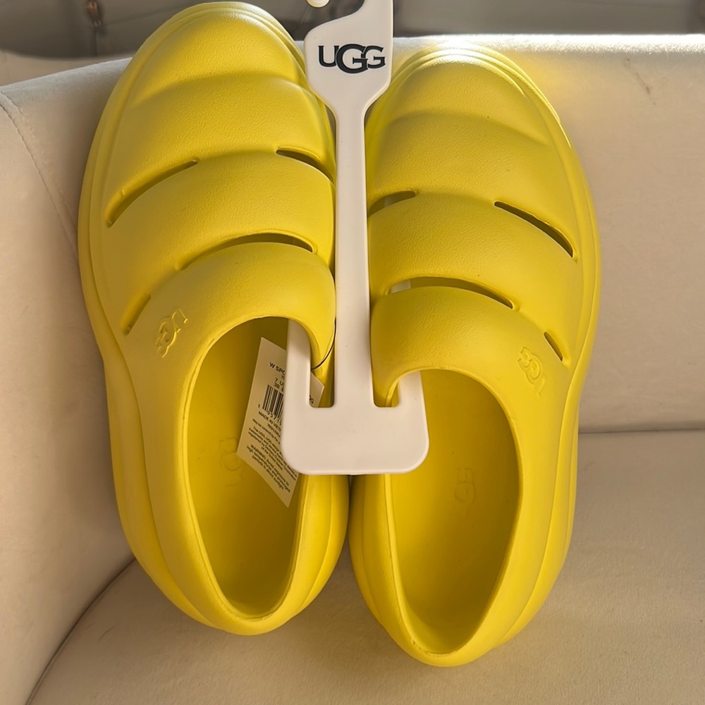 NWT, UGG SPORT YEAH CLOG , W7